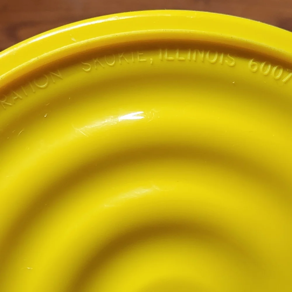 VTG Bisquick Yellow Plastic Canister with Blue Lid – RB Products Corp. 1970s/80s